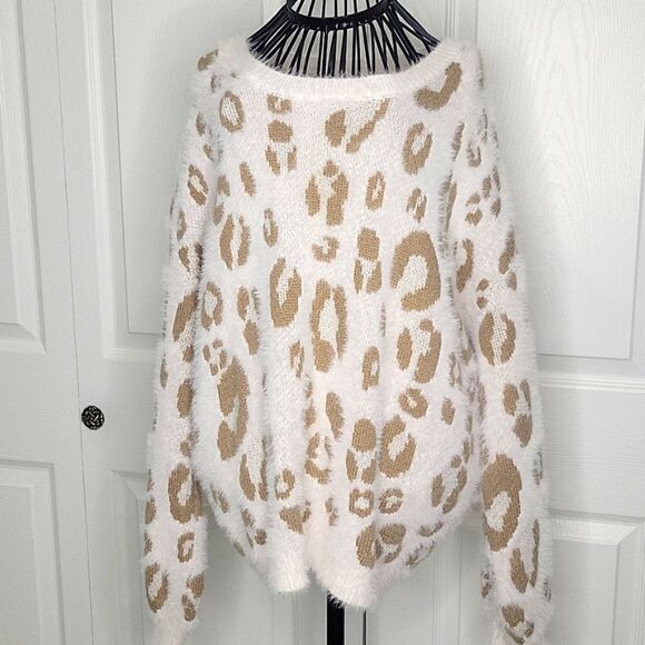 Cream Cheeta Eyelash Sweater Size L - Picture 2 of 6